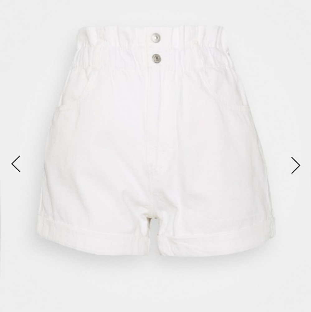 Levi’s High Rise White Shorts - Picture 5 of 8